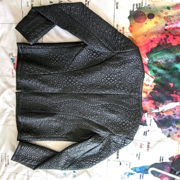 Brand New Machine Washable Unique Textured Jacket - Picture 2 of 9